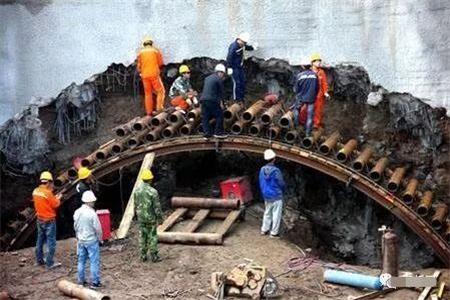 南川隧道钢花管支护案例